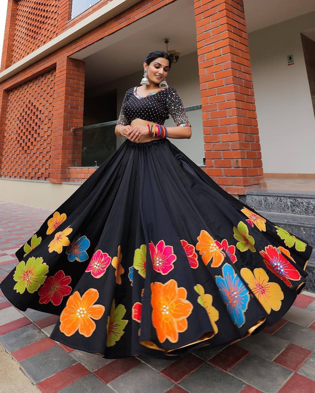 Black navratri chaniya choli White lehenga cholis for Navratri 2024 Kanyaari